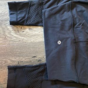 Lululemon size 4 mesh leggings- super cute! READ